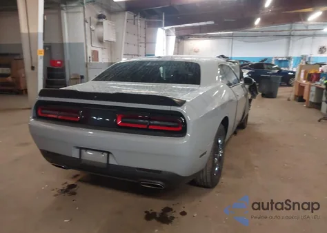2021 Dodge Challenger Sxt Awd z USA, uszkodzony, nr VIN 2C3CDZGG3MH649967